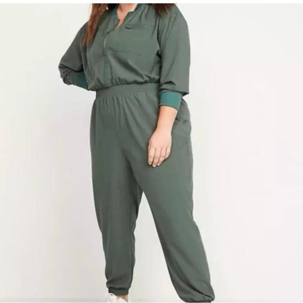 Old Navy Green Jumpsuit with Relaxed Fit and Collared Neckline 2x new